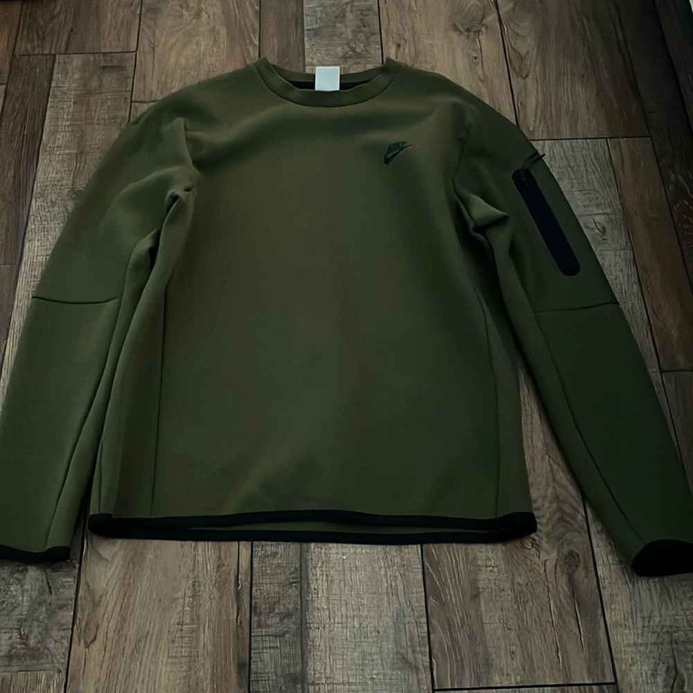 Men’s Nike Tech!